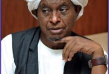 حذر الخبير الاستراتيجي السوداني، البروفيسور حسن مكي، من "سيناريوهات كارثية" تحيط بالشرق الأوسط، كاشفاً عما أسماه تكتيك "الانقلاب الزاحف" الذي تنتهجه الإدارة الأمريكية وإسرائيل لإسقاط النظام الإيراني من الداخل، معتبراً أن المنطقة تقف حالياً على أعتاب "مواجهة دولية شاملة" قد تشعل فتيل حرب عالمية ثالثة.