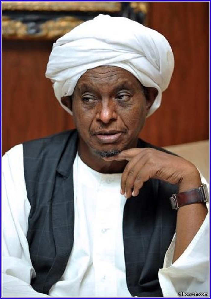 حذر الخبير الاستراتيجي السوداني، البروفيسور حسن مكي، من "سيناريوهات كارثية" تحيط بالشرق الأوسط، كاشفاً عما أسماه تكتيك "الانقلاب الزاحف" الذي تنتهجه الإدارة الأمريكية وإسرائيل لإسقاط النظام الإيراني من الداخل، معتبراً أن المنطقة تقف حالياً على أعتاب "مواجهة دولية شاملة" قد تشعل فتيل حرب عالمية ثالثة.