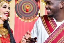 أثار الفنان السوداني مامون سوار الذهب موجة واسعة من التفاعل على مواقع التواصل الاجتماعي، بعد حديث صريح عن غيرته على زوجته خلال إحدى الحلقات الرمضانية، كاشفاً جانباً شخصياً من حياته العاطفية.