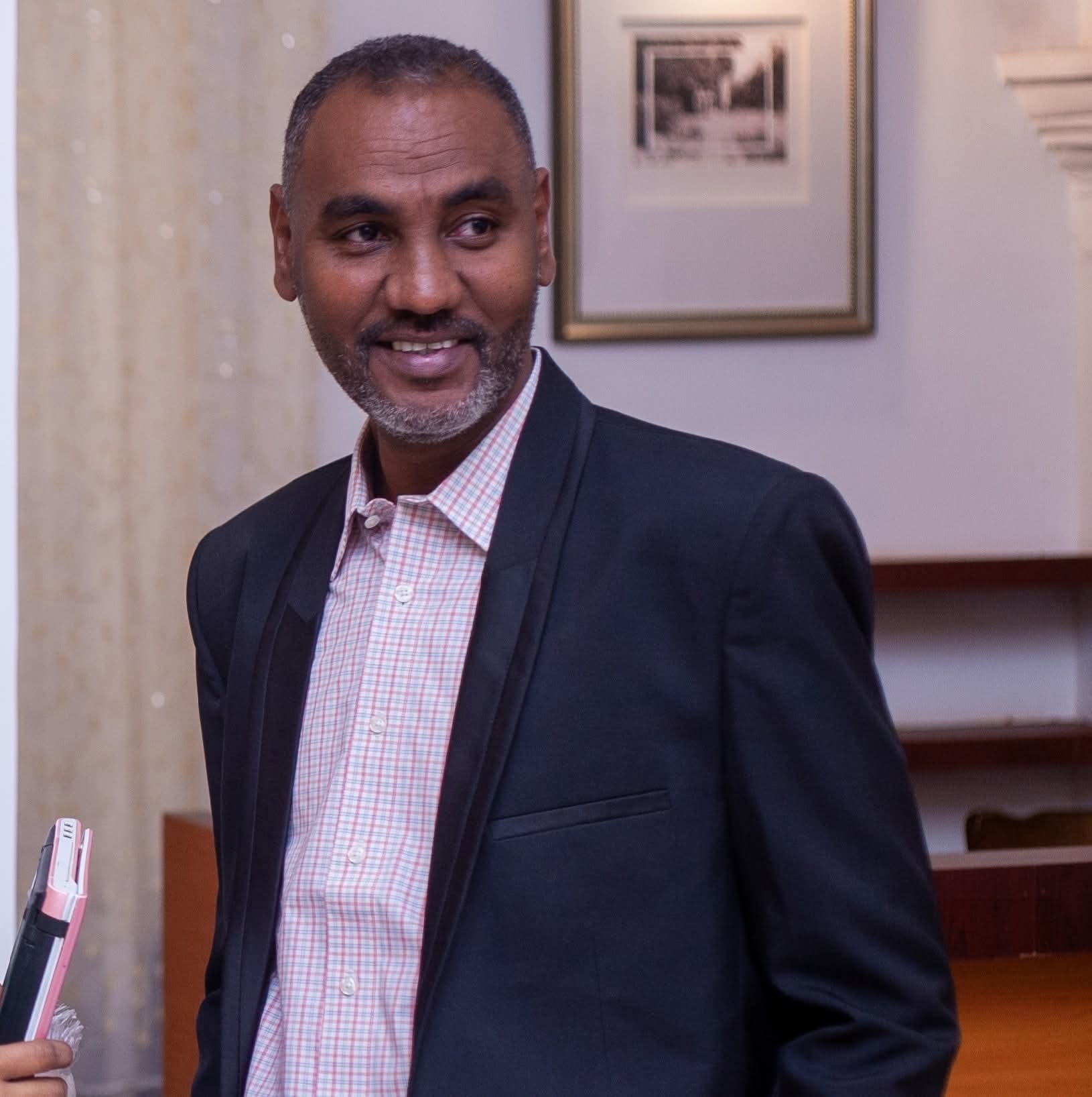 لطالما ارتبطت موجات الغلاء في السلع الغذائية بجشع التجار ودور السماسرة، إذ يصعب على كثيرين تصور أن بلدا زراعيا في الأساس يمكن أن يواجه مثل هذه الارتفاعات الحادة إلا بفعل فاعل.