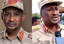 لوح في الأفق صراع خفي داخل قيادة مليشيا الدعم السريع السودانية، بين قائدها الأكثر اعتدالاً محمد حمدان دقلو، وشقيقه المتشدد عبد الرحيم دقلو، وسط تقاطع خطوط النفوذ والتهديدات العرقية التي تهدد التحالف الاستراتيجي بينهما