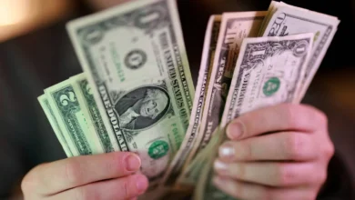 استقرت أسعار العملات الأجنبية في السوق الموازية بالسودان، يوم الخميس، بعد موجة تراجع استمرت أياماً، ليسجل الدولار الأمريكي نحو 3650 جنيهاً سودانياً،