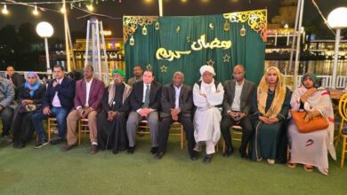 في أجواء رمضانية اتسمت بالألفة والتلاقي، نظمت رابطة الصحافة الإلكترونية السودانية – مكتب القاهرة إفطارها السنوي الجمعة بحضور دبلوماسي وإعلامي لافت، جمع مسؤولين من مصر والسودان مع عدد من ممثلي المنصات الصحفية والإعلامية، في مناسبة عكست روح التضامن المهني والتواصل الثقافي بين البلدين.