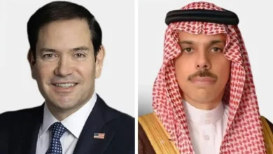 تصدرت المباحثات العاجلة بين وزير الخارجية السعودي الأمير فيصل بن فرحان ونظيره الأمريكي ماركو روبيو المشهد الدبلوماسي والأمني في المنطقة، حيث بحث الجانبان سبل الردع المشترك لما وصفته الرياض بـ "الاعتداءات الإيرانية الغاشمة" التي استهدفت مواقع حيوية ومدنية في المملكة ودول الجوار.