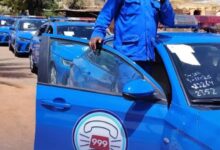 دشنت إدارة النجدة بالخرطوم الأربعاء أسطول مركباتها الجديدة، في خطوة لتعزيز الاستجابة الطارئة عبر الرقم (999) وتوفير أجواء أمان للمواطنين