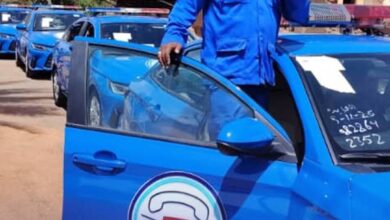 دشنت إدارة النجدة بالخرطوم الأربعاء أسطول مركباتها الجديدة، في خطوة لتعزيز الاستجابة الطارئة عبر الرقم (999) وتوفير أجواء أمان للمواطنين