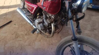 أوقفت شرطة محلية بحري، شمالي الخرطوم، ثلاثة أشخاص بتهمة انتحال صفة أفراد من الشرطة المجتمعية وممارسة أنشطة غير قانونية، وفق ما أفادت به مصادر شرطية الثلاثاء.