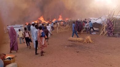 قالت منظمة إنسانية محلية إن حريقًا واسعًا اندلع، السبت، في معسكرات للنازحين بمحلية طويلة في ولاية شمال دارفور، ما أدى إلى تدمير أكثر من 1500 منزل وتشريد آلاف السكان، في واحدة من أكبر الحرائق التي تضرب المنطقة في الآونة الأخيرة