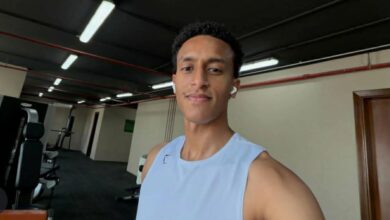 وجّه النجم السوداني عامر عبدالله تحية حارة إلى جماهيره، مؤكدًا أن توقف الدوري لم يثنه عن الاستعداد للمرحلة المقبلة. وأضاف في تصريح رسمي من الصفحة الرسمية لنادي كاظمة الكويتي: "رغم توقف المباريات، نحن في كامل الجاهزية لمواجهة كل الاستحقاقات القادمة، سواء مع المنتخب السوداني أو فريقنا".