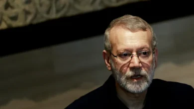 أعلن مجلس خبراء القيادة في إيران، الأحد، انتخاب مجتبى خامنئي مرشداً أعلى جديداً للجمهورية الإسلامية، خلفاً لوالده علي خامنئي الذي اغتيل خلال الهجوم الأميركي–الإسرائيلي على العاصمة طهران في 28 فبراير الماضي.