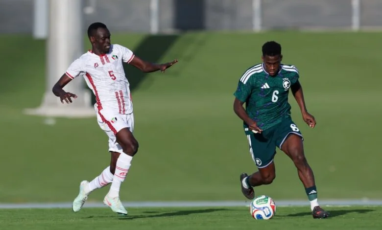   تلقى منتخب السودان خسارة ودية قاسية أمام المنتخب السعودي (B) بنتيجة ثلاثة أهداف دون مقابل، في اللقاء الذي جمع المنتخبين مساء الثلاثاء على ملعب الصالة الرياضية بمدينة الملك عبدالله الرياضية في جدة، ضمن التحضيرات الجارية للاستحقاقات المقبلة
