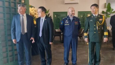 يكشف الإفطار الرمضاني المشترك الذي استضافته مدينة بورتسودان مؤخراً، في مطعم "The Dock"، عن تحول جوهري في الخارطة الدبلوماسية السودانية، حيث لم يعد الحدث مجرد مناسبة اجتماعية، بل "رسالة سياسية قوية" تعكس محاولة بورتسودان تثبيت شرعيتها الدولية عبر استقطاب القوى العظمى المنافسة للغرب.