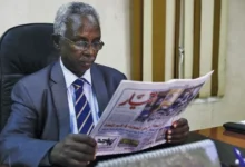 انتقد الكاتب الصحفي السوداني عثمان ميرغني ما وصفه بتراجع سقف الطموحات في الخطاب الإعلامي المتداول في السودان، معتبراً أن بعض المضامين الإعلامية تسهم في تقزيم تطلعات المواطنين نحو بناء دولة حديثة تستفيد من موارد البلاد وإمكاناتها الكبيرة. 