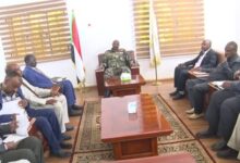 بحث والي الولاية الشمالية الفريق ركن عبد الرحمن عبد الحميد، الإثنين، مع وفد اللجنة الفنية لمنع التحصيل غير القانوني، سبل تعزيز الانضباط المالي وإيقاف الجبايات غير القانونية بالولاية، في إطار جولة ميدانية تنفذها اللجنة بالقطاع الشمالي من البلاد