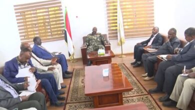 بحث والي الولاية الشمالية الفريق ركن عبد الرحمن عبد الحميد، الإثنين، مع وفد اللجنة الفنية لمنع التحصيل غير القانوني، سبل تعزيز الانضباط المالي وإيقاف الجبايات غير القانونية بالولاية، في إطار جولة ميدانية تنفذها اللجنة بالقطاع الشمالي من البلاد