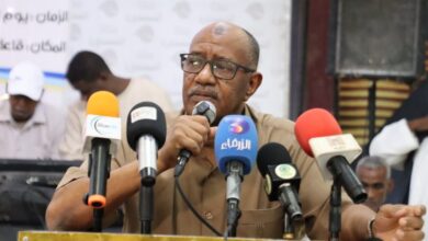 أصدر والي ولاية البحر الأحمر، الفريق ركن مصطفى محمد نور الثلاثاء، قرارًا بتشكيل لجنة عليا للإعداد لقيام ملتقى الاستثمار السوداني التركي بمدينة بورتسودان، في خطوة تعكس توجهًا حكوميًا لتعزيز الشراكات الاقتصادية وجذب الاستثمارات الأجنبية.