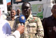 دشّن والي ولاية النيل الأبيض الفريق الركن قمر الدين محمد فضل المولى، الخميس، قافلة مبادرة رئيس مجلس السيادة القائد العام للقوات المسلحة الفريق أول ركن عبد الفتاح البرهان، لدعم أسر شهداء “معركة الكرامة” والنازحين والمتأثرين بالحرب في الولاية.