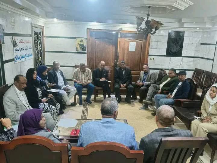 زار وفد من لجنة الأمل للعودة الطوعية للاجئين  في مصر، برفقة عدد من ممثلي الجالية السودانية، عدداً من السودانيين المحتجزين لدى السلطات المصرية بسبب مخالفات تتعلق بقوانين الإقامة، في خطوة تهدف إلى الاطلاع على أوضاعهم وتقديم الدعم اللازم لهم.