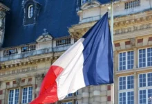 أعربت السفارة الفرنسية لدى السودان عن قلقها إزاء اعتقال عدد من الصحفيات من قبل  الدعم السريع، داعية جميع أطراف النزاع في البلاد إلى وقف الاعتقالات التعسفية التي تستهدف الصحفيين والمدافعين عن حقوق الإنسان والعاملين في المجال الإنساني