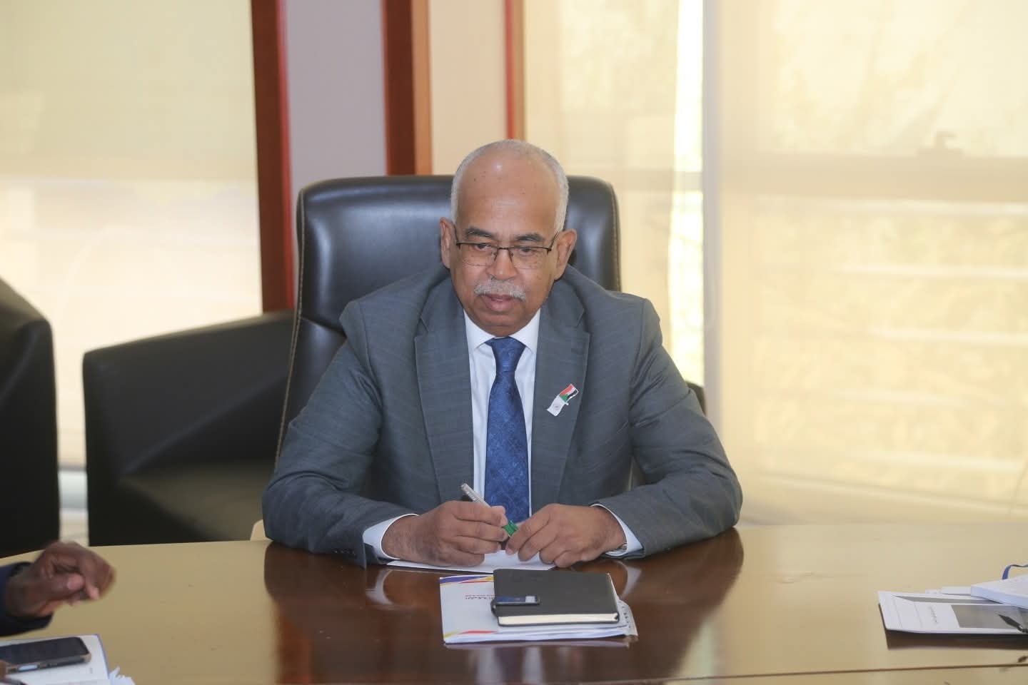 أكد وزير الطاقة والنفط السوداني، المعتصم إبراهيم، في تصريح خاص للصحافة، أن تأثير الحرب الإسرائيلية الأمريكية على إيران على إمدادات المواد البترولية في السودان محدود جداً