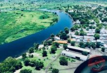 أعربت سفارات كندا وألمانيا وهولندا والنرويج وسويسرا والمملكة المتحدة والولايات المتحدة، في بيان مشترك، الخميس  عن قلقها العميق إزاء تدهور الأوضاع الإنسانية في مقاطعة أكوبو بولاية جونقلي، محملةً الحكومة الانتقالية جزءًا من المسؤولية عن تفاقم الأزمة.