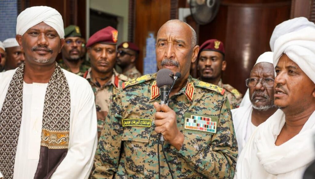 أم ضواً بان.. البرهان يعزي في الخليفة الطيب ويبرئ “الصوفية”