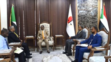 التقى وزير العدل د. عبدالله محمد درف الخميس  بمكتبه  صلاح الدين محمد عبدالرحيم مدير عام البنك الزراعي السوداني، في خطوة وصفت بالمهمة لتذليل العقبات القانونية التي تواجه البنك.