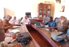 كثّفت إدارة المرحلة الثانوية بولاية الخرطوم تحركاتها استعدادًا لامتحانات الشهادة الثانوية للعام 2026، عبر اجتماع موسع ضم مديري المراحل بالمحليات، لمراجعة مستوى الجاهزية وحسم الترتيبات الإدارية والفنية قبل موعد الامتحانات.