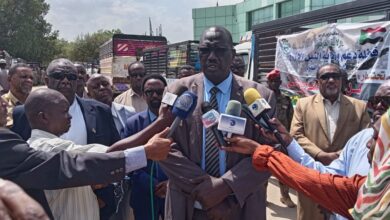 استقبل حاكم إقليم النيل الأزرق، الفريق أحمد العمدة بادي، بمدينة الدمازين، الأربعاء، قافلة دعم ومساندة سيرتها ولاية الجزيرة، في خطوة تعكس تصاعد جهود الإسناد الرسمي والشعبي للمناطق المتأثرة