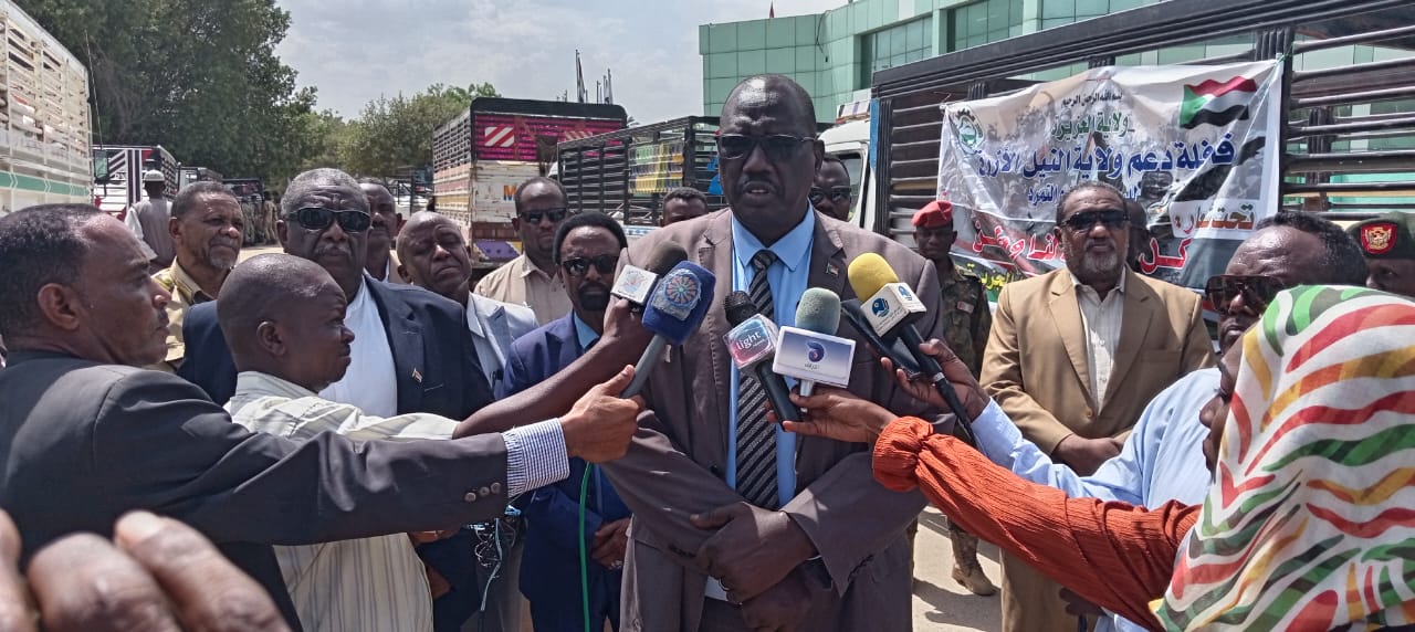 استقبل حاكم إقليم النيل الأزرق، الفريق أحمد العمدة بادي، بمدينة الدمازين، الأربعاء، قافلة دعم ومساندة سيرتها ولاية الجزيرة، في خطوة تعكس تصاعد جهود الإسناد الرسمي والشعبي للمناطق المتأثرة