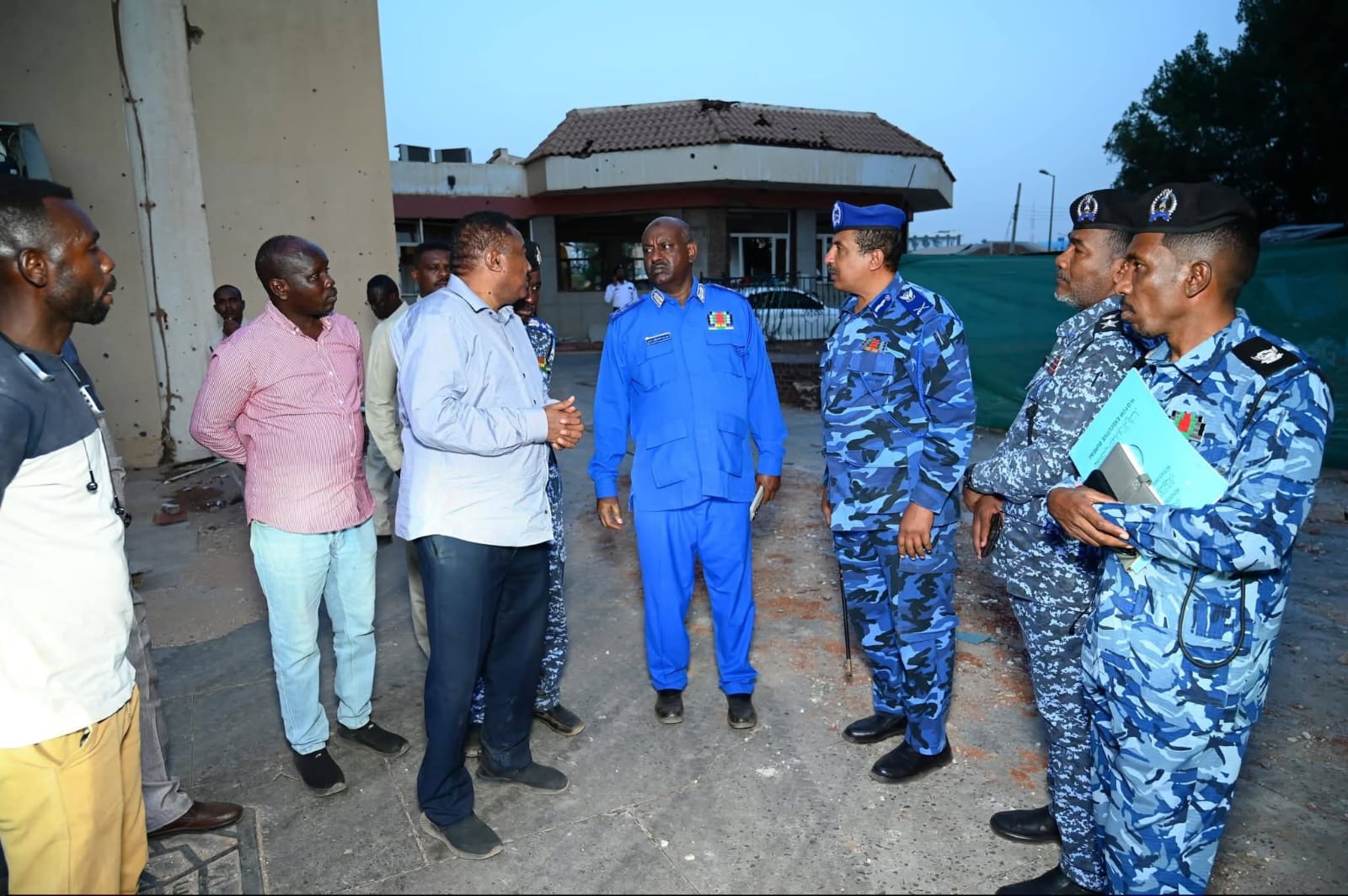 أجرى المدير العام لقوات الشرطة الفريق أول شرطة حقوقي أمير عبدالمنعم فضل، زيارة تفقدية إلى مستشفى الرباط الجامعي، وقف خلالها على سير أعمال الصيانة والتأهيل الجارية