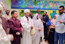 شهدت العاصمة السعودية الرياض ومدينة الدمام، اليوم الإثنين، انطلاق امتحانات الشهادة الثانوية السودانية للعام 2026، وسط مشاركة تجاوزت خمسة آلاف طالب وطالبة في المركزين. وبحسب ما أفادت به وكالة السودان للأنباء (سونا)، أشرفت السفارة السودانية بالمملكة العربية السعودية على ترتيبات التسجيل والجلوس للامتحانات في مركزي الرياض والدمام، بالتنسيق مع وزارة التربية والتعليم.