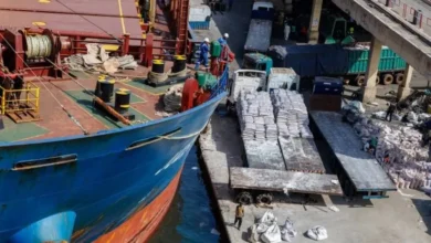 أعلنت الحكومة السنغالية يوم السبت تعليق جميع الرحلات الخارجية غير الضرورية للوزراء وكبار المسؤولين، محذرة من أوقات اقتصادية «صعبة للغاية» في ظل ارتفاع أسعار النفط العالمي جراء الصراع الأميركي-الإسرائيلي مع إيران