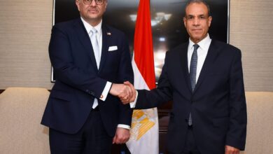 جدّدت مصر، على لسان وزير خارجيتها بدر عبد العاطي،  الثلاثاء رفضها القاطع لأي تدخلات خارجية من شأنها تأجيج الصراع في السودان أو تقويض فرص التسوية السياسية، في موقف يعكس تشدداً دبلوماسياً متصاعداً تجاه مسار الحرب المستمرة في البلاد