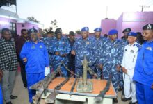 أشاد المدير العام لقوات الشرطة، الفريق أول شرطة حقوقي أمير عبد المنعم فضل، بالإنجازات الأمنية التي حققتها إدارة مباحث ولاية كسلا، وذلك عقب تنفيذ عمليات نوعية أسفرت عن ضبط أسلحة وذخائر وأجهزة «ستارلينك»، إلى جانب عربات تُستخدم في تهريب البشر.