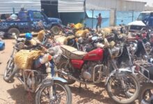 نفذت قوات الطوارئ والعمليات بشرطة محلية هيا، شرقي السودان، اليوم الأربعاء حملة أمنية مشتركة واسعة استهدفت سوق وادي العشار، المعروف محليًا بـ"سوق كولمبيا"، في إطار جهود السلطات لمكافحة الظواهر السالبة وتعزيز الأمن والاستقرار.