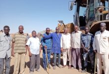 وقف مدير عام جهاز حماية الأراضي وإزالة المخالفات بولاية الخرطوم،  عبد العزيز عبدالله أحمد، لليوم الثاني على التوالي على سير حملة إزالة التعديات العشوائية بمنطقة أمدرمان، وذلك بحضور سلاطين مربع 58.