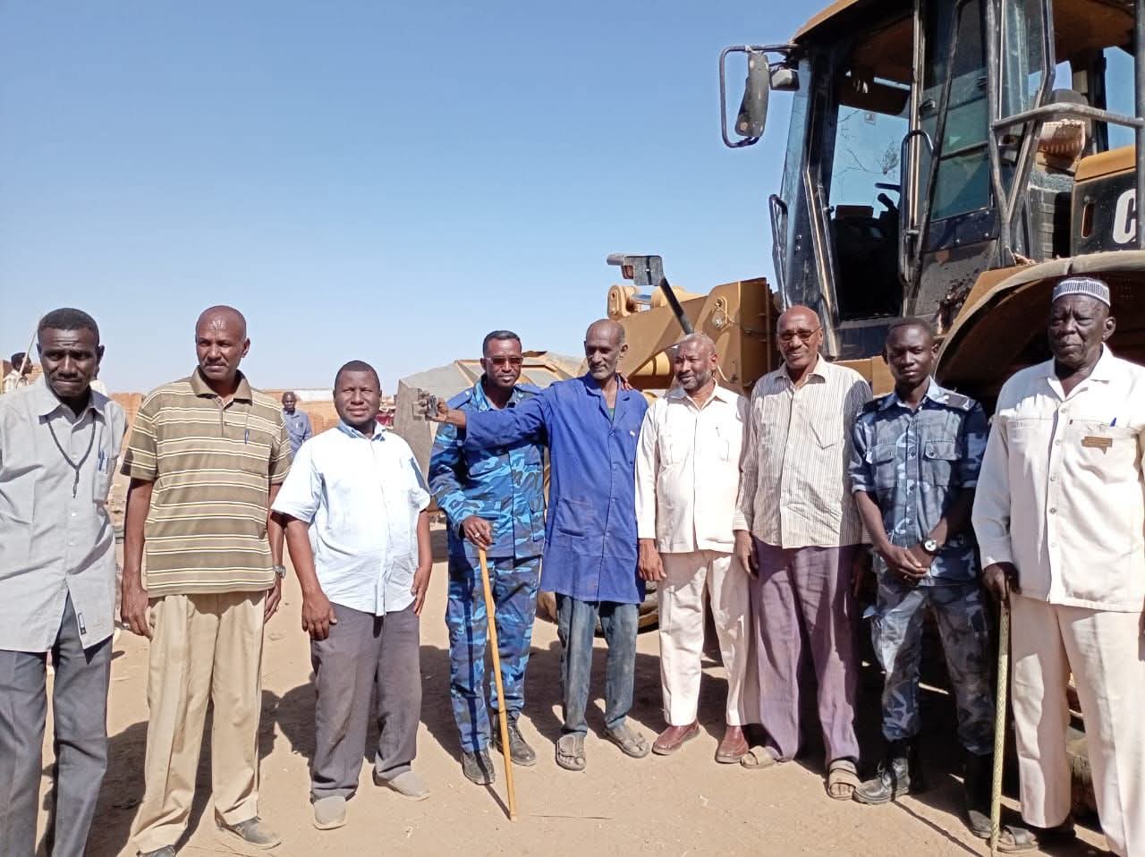 وقف مدير عام جهاز حماية الأراضي وإزالة المخالفات بولاية الخرطوم،  عبد العزيز عبدالله أحمد، لليوم الثاني على التوالي على سير حملة إزالة التعديات العشوائية بمنطقة أمدرمان، وذلك بحضور سلاطين مربع 58.