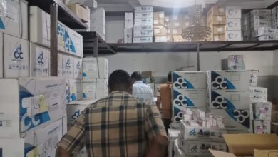 نفّذ المجلس القومي للأدوية والسموم بولاية القضارف، الخميس، حملة رقابية مشتركة استهدفت متابعة الالتزام بالتسعيرة الدوائية، وشملت شركات أدوية مستوردة ومحلية، إلى جانب عدد من الصيدليات بالولاية.