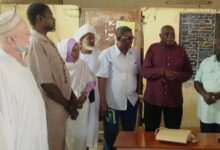 أجرى وفد رفيع من وزارة التربية والتعليم الوطنية بولاية الخرطوم، صباح اليوم الإثنين، زيارة ميدانية إلى مركز التصحيح والكنترول بمحلية جبل أولياء، للوقوف على سير أعمال التصحيح ومتابعة الترتيبات الجارية لإكمال النتائج.