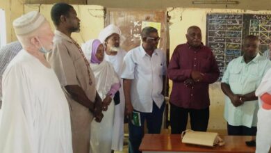 أجرى وفد رفيع من وزارة التربية والتعليم الوطنية بولاية الخرطوم، صباح اليوم الإثنين، زيارة ميدانية إلى مركز التصحيح والكنترول بمحلية جبل أولياء، للوقوف على سير أعمال التصحيح ومتابعة الترتيبات الجارية لإكمال النتائج.