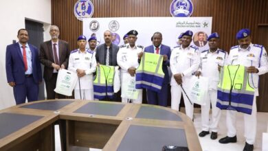 ـأطلق بنك أمدرمان الوطني والمكلف بالإدارة العامة للمرور في السودان مرحلة جديدة من التعاون المؤسسي، شملت دعماً لوجستياً وتقنياً يهدف إلى تعزيز السلامة الطرقية وحماية الكوادر الميدانية،