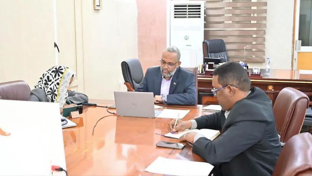 في وقتٍ تتزايد فيه التحديات الصحية، وضع المجلس الاستشاري لوزير الصحة ملف الملاريا والتحول الرقمي على رأس الأولويات، في خطوة تعكس توجهًا جديدًا لإعادة بناء القطاع الصحي في السودان.