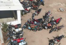 نفذت الخلية الأمنية المشتركة بإقليم النيل الأزرق حملة أمنية واسعة استهدفت الدراجات النارية، في إطار تنفيذ قرارات لجنة أمن الإقليم الخاصة بتشديد الإجراءات الأمنية وبسط هيبة الدولة.