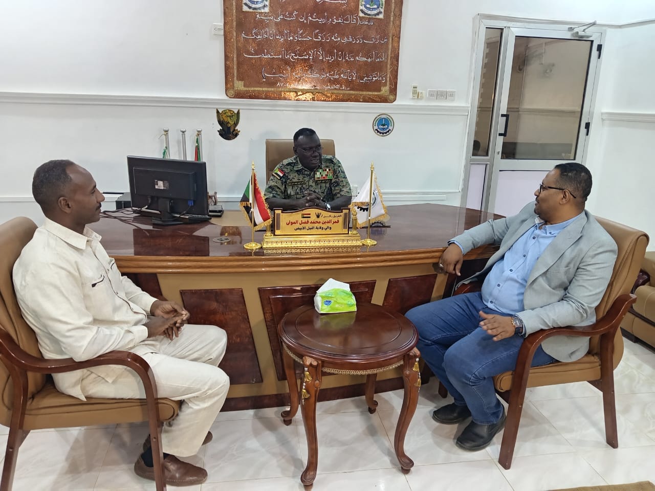 بحث والي ولاية النيل الأبيض الفريق الركن قمر الدين محمد فضل المولى، خلال اجتماع مشترك بمكتبه بأمانة الحكومة في ربك، ترتيبات إعادة تشغيل مصانع النسيج المتوقفة بسبب الحرب، وإعادتها إلى دائرة الإنتاج، وذلك بحضور المستشار الاقتصادي للوالي الدكتور مصطفى الجاك، ومفوض الاستثمار بالولاية الأستاذ عبدالله إسماعيل، إلى جانب إدارة الشركة السودانية لمصانع النسيج.