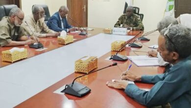 كد والي ولاية الخرطوم، أحمد عثمان حمزة، أن تحسين أوضاع المعلمين وحل مشكلاتهم يمثل أولوية قصوى للحكومة، مشيراً إلى أن الاستقرار الوظيفي للمعلمين جزء أساسي من جهود تعزيز العملية التعليمية بالولاية