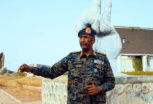 بمناسبة الذكرى المجيدة ليوم السادس من أبريل، وجّه رئيس مجلس السيادة القائد العام للقوات المسلحة، الفريق أول الركن عبد الفتاح البرهان، تحية وتقدير للشعب السوداني ولرجال القوات المسلحة، مستذكراً المحطات التاريخية التي جمعت الطرفين في خندق واحد، وأبرزها دعم القوات المسلحة لمطالب الشعب في ثورتي 1985 و2019، ومساندتها للمعركة الراهنة ضد التمرد في معركة الكرامة.