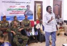 أشاد رئيس مجلس السيادة الانتقالي والقائد العام للقوات المسلحة، الفريق أول ركن عبد الفتاح البرهان، بالدور الذي يضطلع به الفنانون والمبدعون وأهل الدراما، إلى جانب الصحفيين، في دعم وإسناد  "معركة الكرامة"، معتبرًا أن الفن والكلمة يمثلان جبهة أساسية في الدفاع عن كيان الدولة