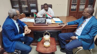 في خطوة قد تعيد رسم المشهد المصرفي بمحلية الجبلين بولاية النيل الأبيض، بحثت السلطات المحلية مع إدارة بنك النيل فرع ربك إمكانية فتح نافذة مصرفية مؤقتة لتغيير العملة، بالتزامن مع حملة الاستبدال الجارية منذ منتصف الشهر.