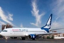 في مشهدٍ تختلط فيه المهنية بالإنسانية، تحوّلت رحلة جوية اعتيادية إلى قصة إنقاذ تُروى، بعدما نجح طاقم طائرة تابعة لشركة بدر للطيران في التعامل مع حالة صحية حرجة لإحدى الراكبات، على ارتفاع آلاف الأقدام بين بورتسودان والقاهرة.